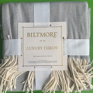 BILTMORE LUXURY THROW.  PERFECT FOR COVER OR TO BE WORN ON A SHAWL.  NWT